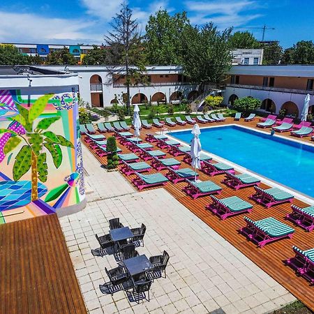 Hotel Ibis Styles Venus Exterior foto