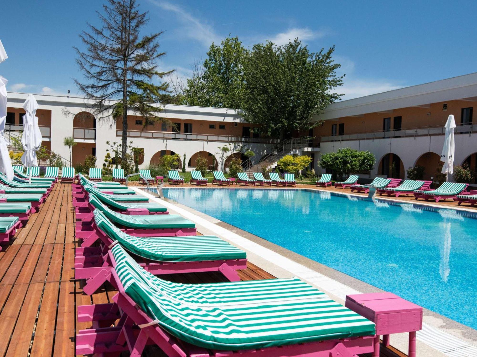 Hotel Ibis Styles Venus Exterior foto